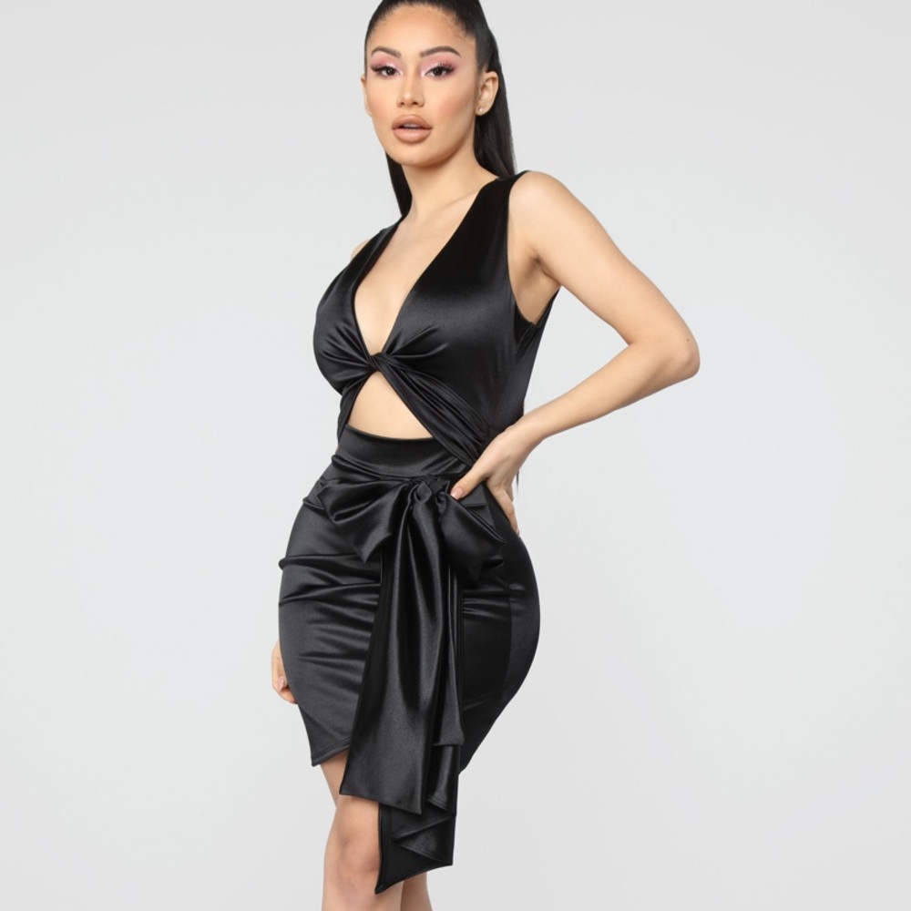 💋FASHION NOVA || NWT Sleeveless Satin Dress